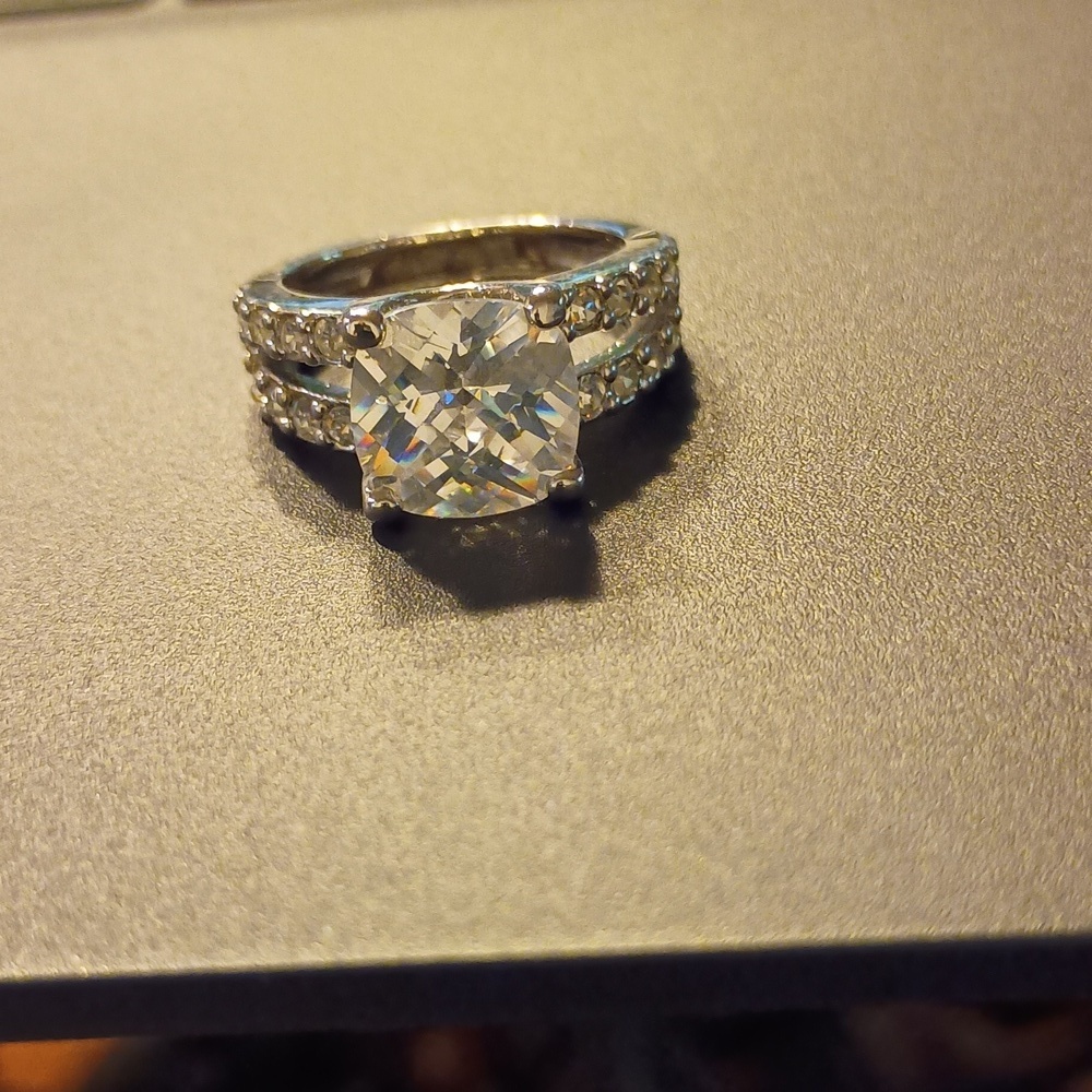 Simulated diamond ring - Picture 2 of 7